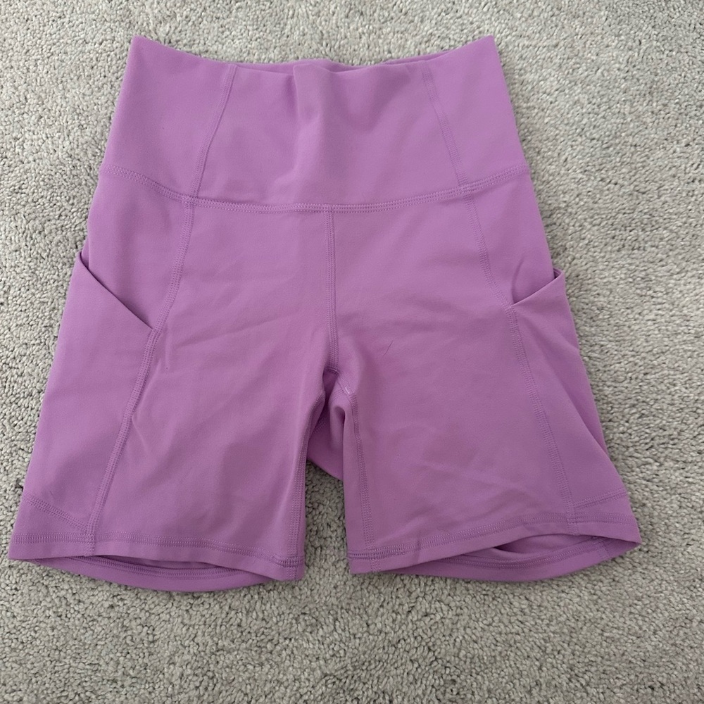 Women’s Fabletics High Waisted 6” Short